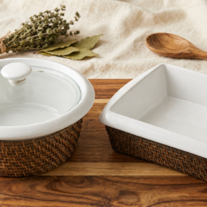 Set de Fuentes de Cerámica con Base de Mimbre – Calidez y estilo en tu mesa